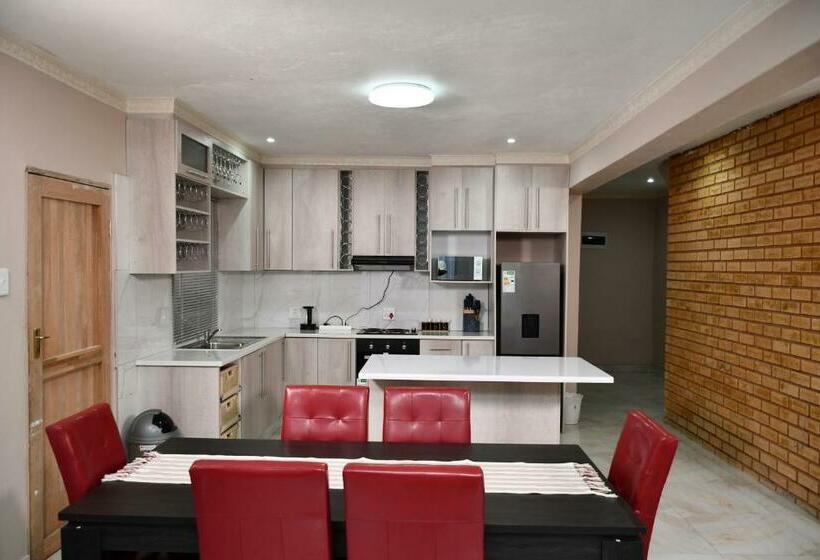 Pension Ndlovu Palace