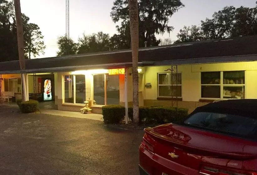 Cadillac Motel Fanning Springs