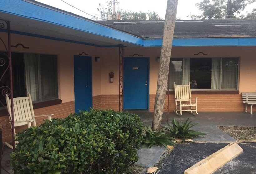 Cadillac Motel Fanning Springs