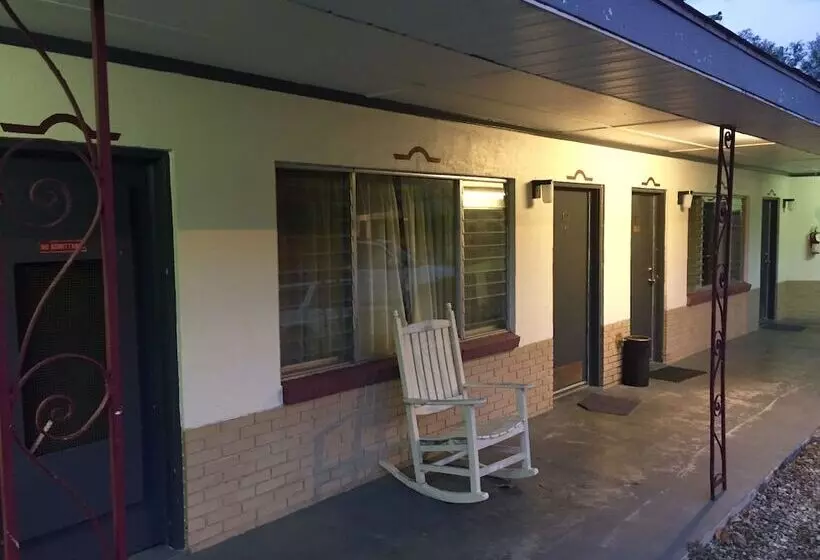 Cadillac Motel Fanning Springs