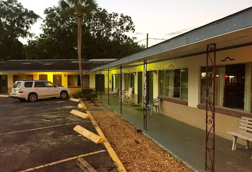 Cadillac Motel Fanning Springs