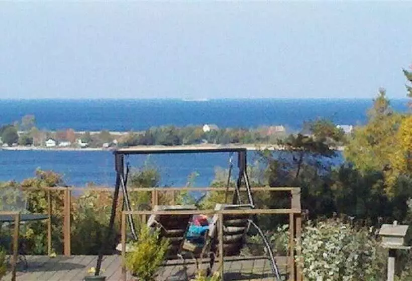 Hilltop Cabins And Motel