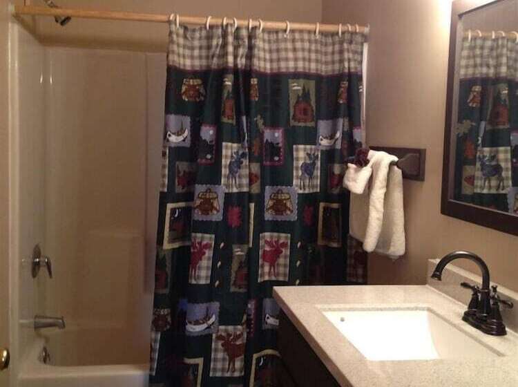 Hilltop Cabins And Motel