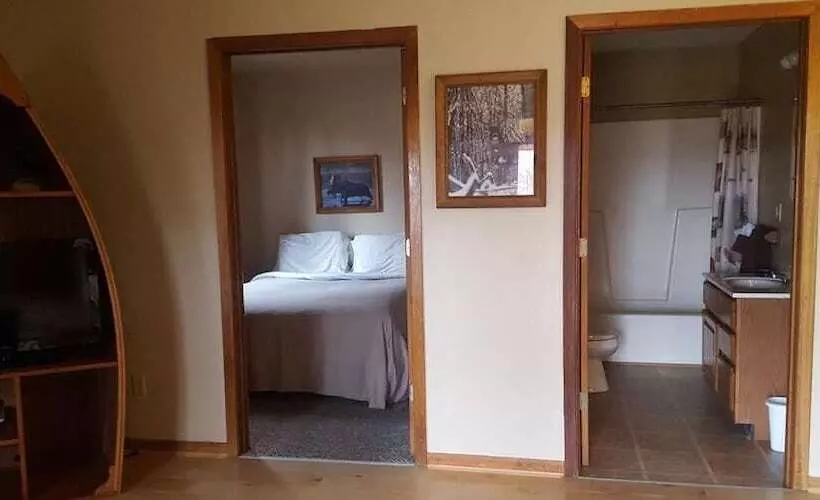 Hilltop Cabins And Motel