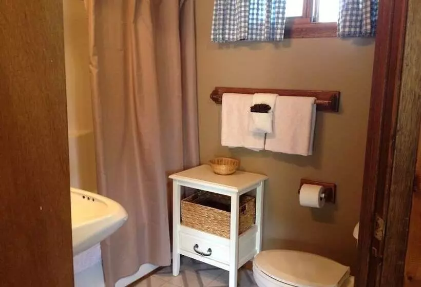 Hilltop Cabins And Motel