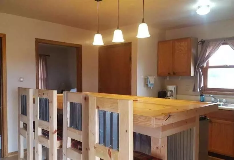 Hilltop Cabins And Motel