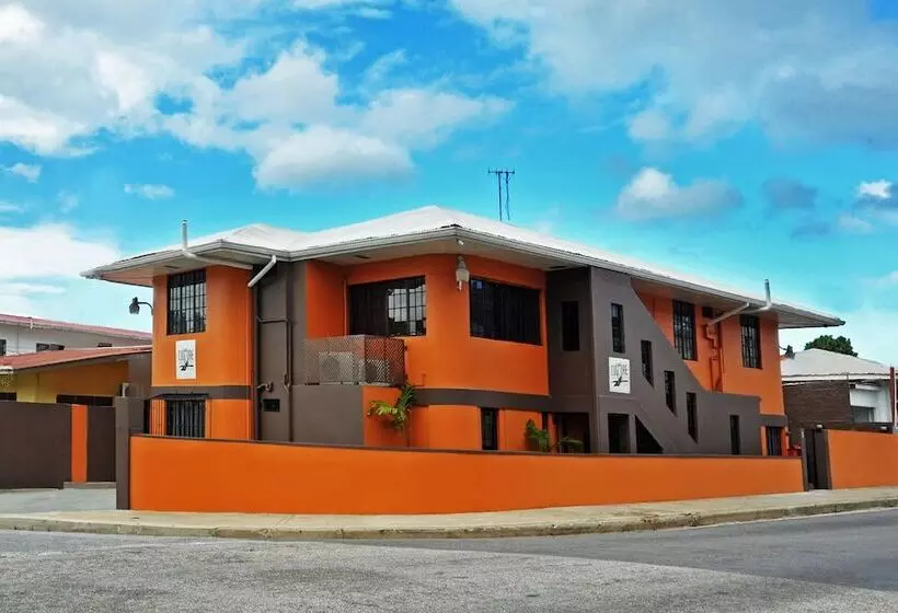 هتل Culture Crossroads Inn