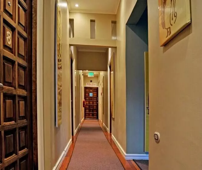هتل Culture Crossroads Inn