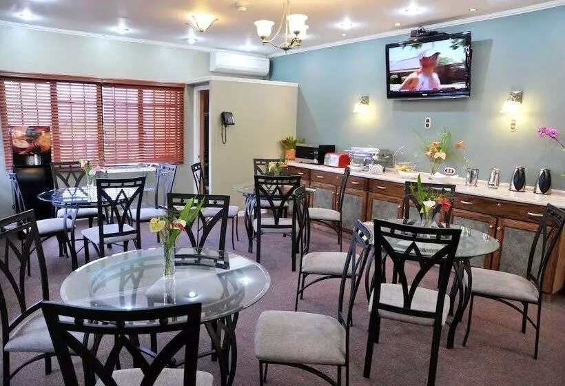 هتل Culture Crossroads Inn