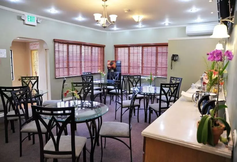 هتل Culture Crossroads Inn
