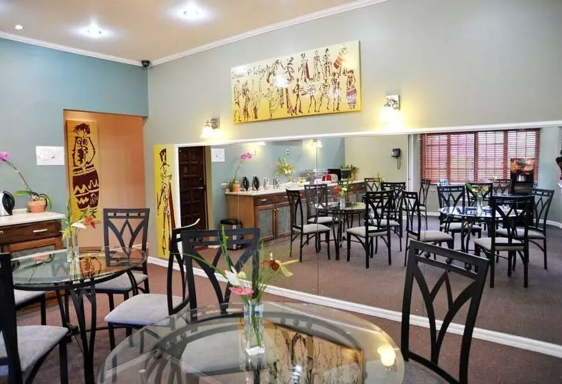 هتل Culture Crossroads Inn