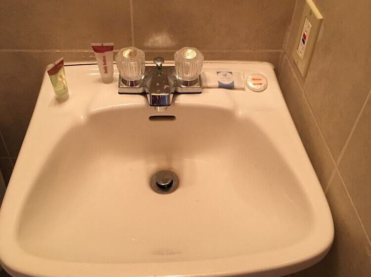 Hotel Reddy Inn And Suites