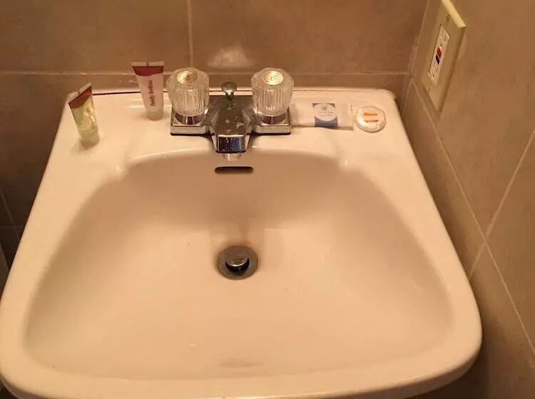 Hotelli Reddy Inn And Suites