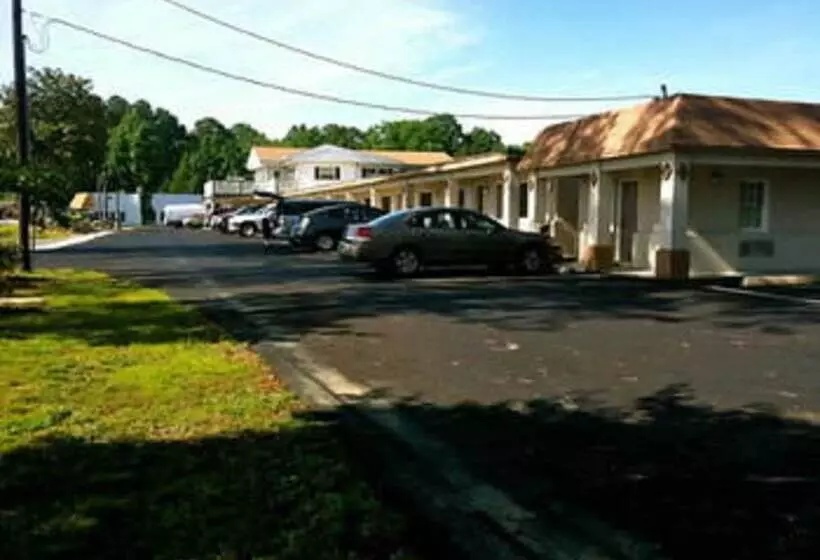 Whispering Pines Motel