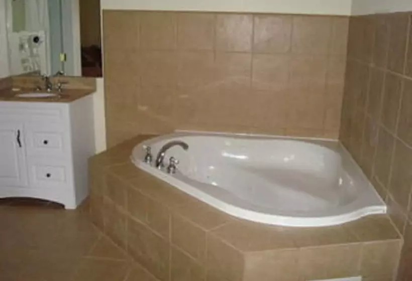 Whispering Pines Motel