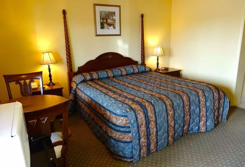 Whispering Pines Motel