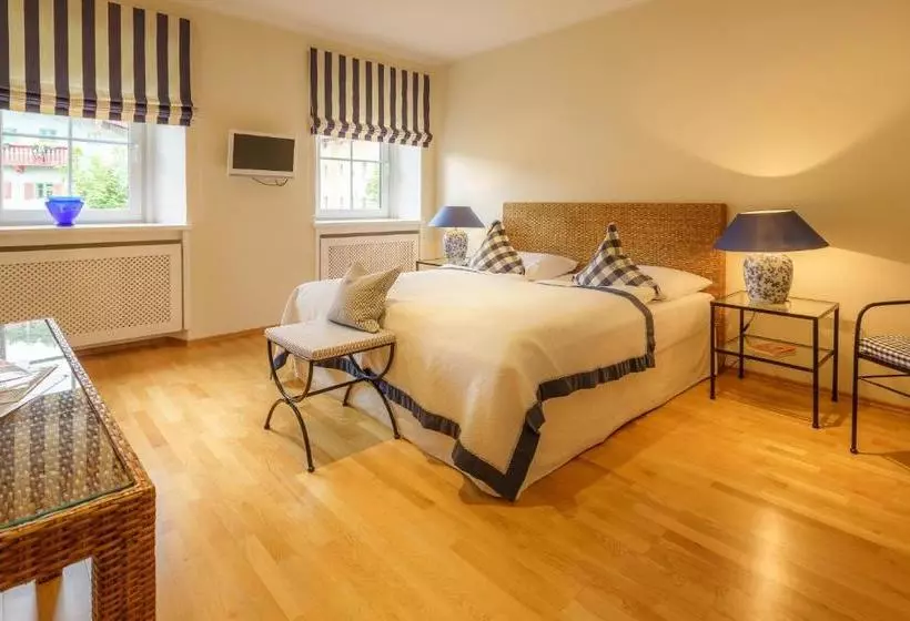 호텔 Bernhard S  Und Restaurant