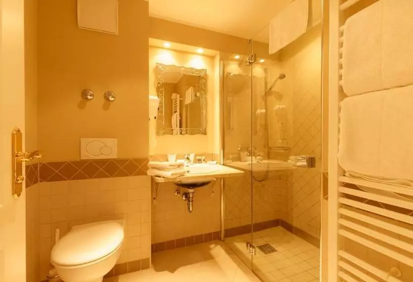 호텔 Bernhard S  Und Restaurant