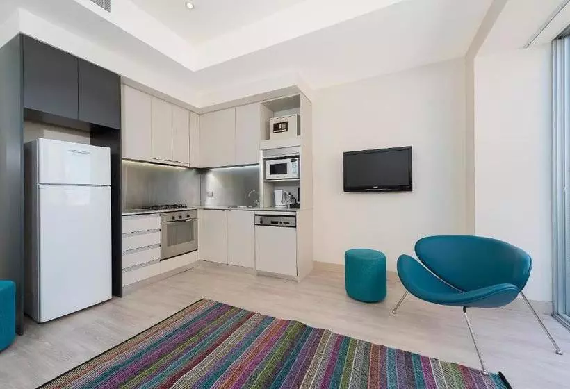 Breakfree On Collins