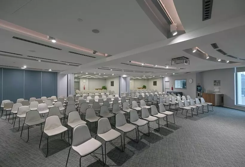 Doubletree By Hilton Hotel Yerevan City Centre