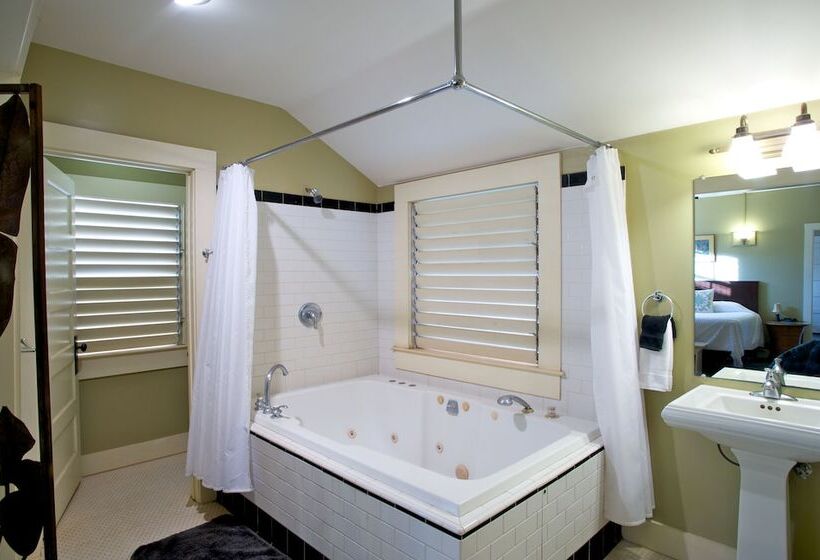 Отель Historic Faye Properties