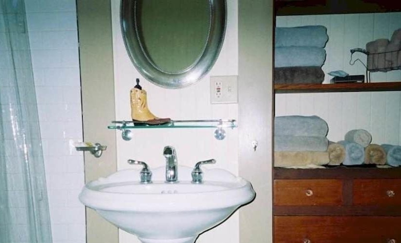 Отель Historic Faye Properties