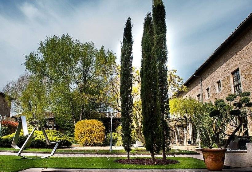 هتل Demeures Et Chateaux L Abbaye Caladoise   Anciennement Hostellerie Ferme Du Poulet