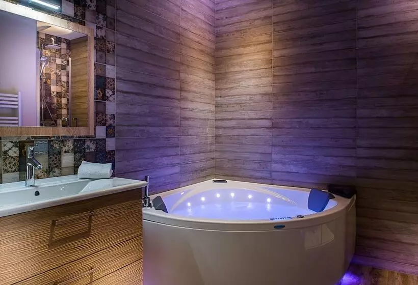 هتل Demeures Et Chateaux L Abbaye Caladoise Anciennement Hostellerie Ferme Du Poulet