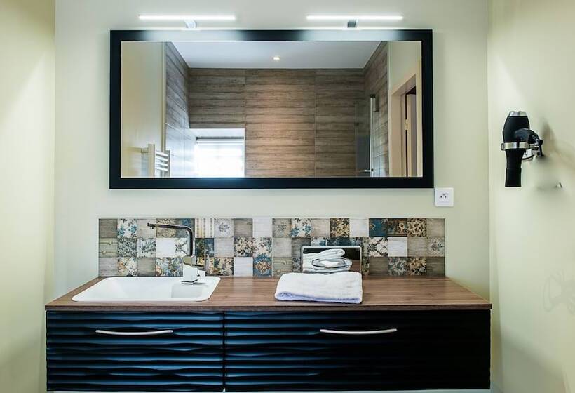 هتل Demeures Et Chateaux L Abbaye Caladoise   Anciennement Hostellerie Ferme Du Poulet