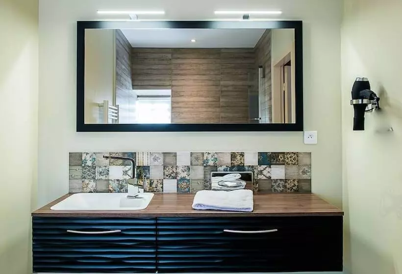 هتل Demeures Et Chateaux L Abbaye Caladoise Anciennement Hostellerie Ferme Du Poulet