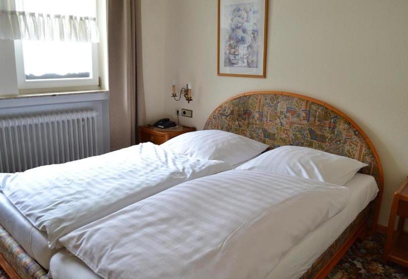 Отель Kölner Hof Garni  Eifel