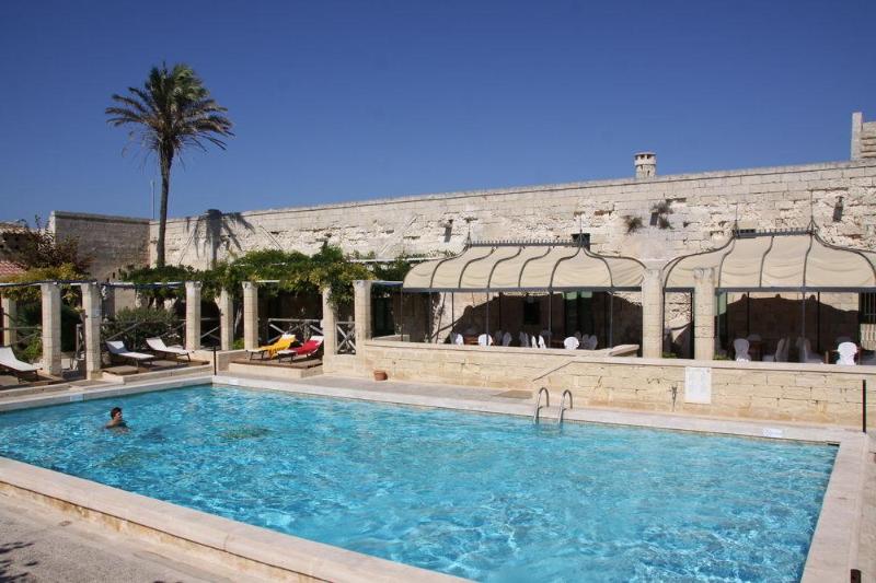 בית מלון כפרי Le Cale D'otranto Beach Resort