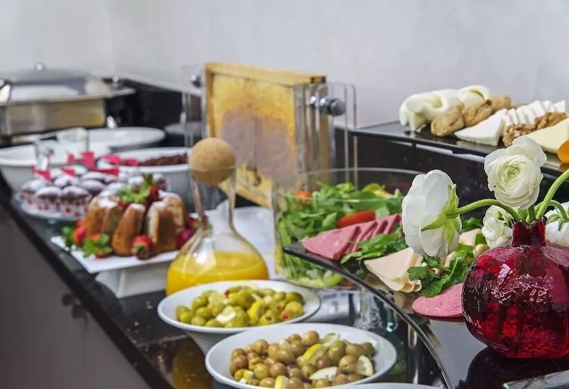 Hotel Meroddi Bagdatliyan