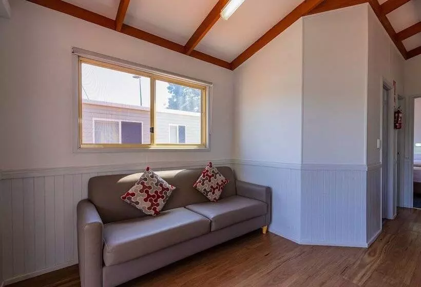 בית מלון כפרי Nrma Dubbo Holiday Park