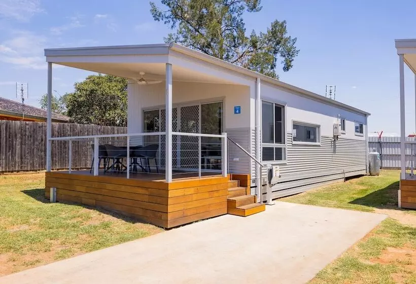בית מלון כפרי Nrma Dubbo Holiday Park