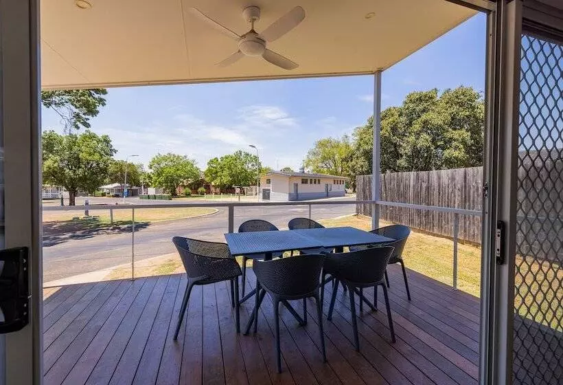 בית מלון כפרי Nrma Dubbo Holiday Park