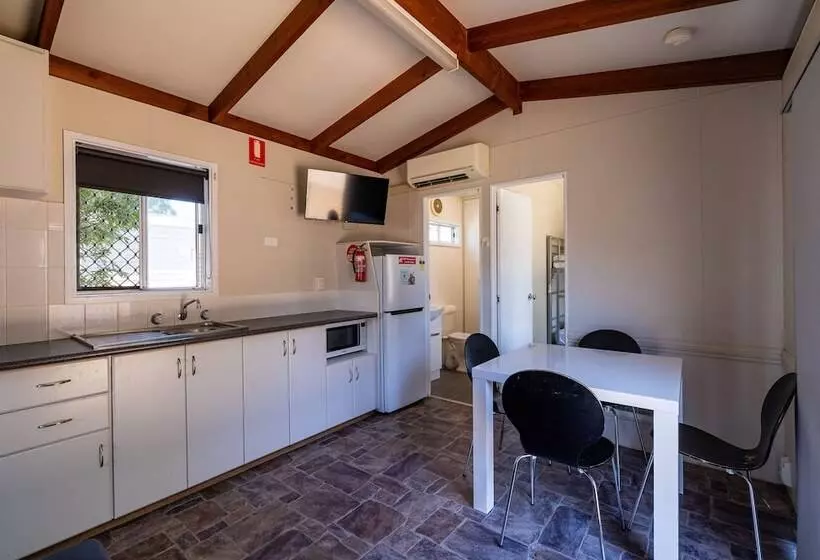 בית מלון כפרי Nrma Dubbo Holiday Park