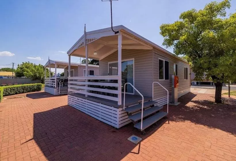 בית מלון כפרי Nrma Dubbo Holiday Park