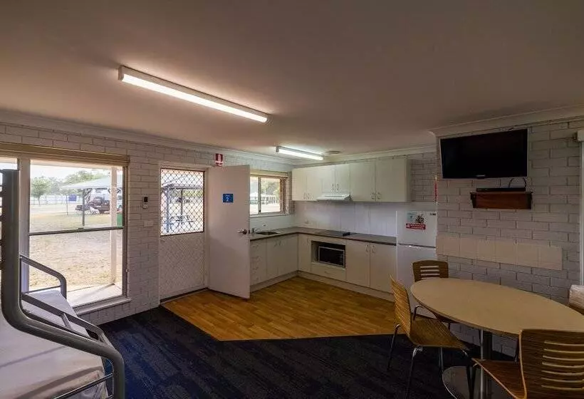בית מלון כפרי Nrma Dubbo Holiday Park