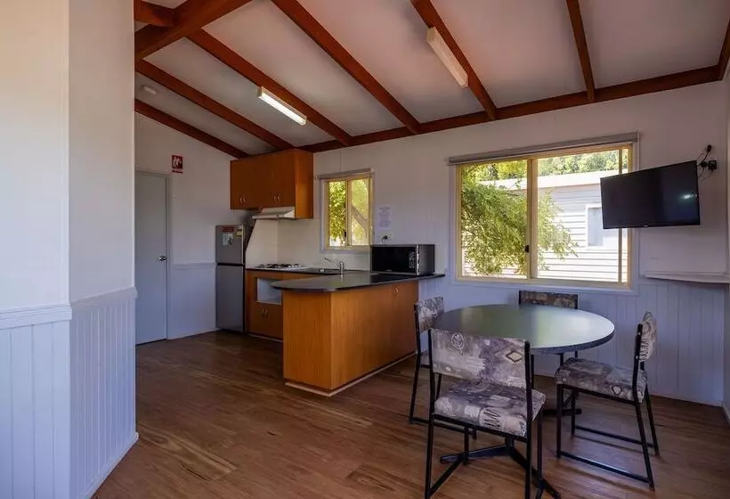 בית מלון כפרי Nrma Dubbo Holiday Park