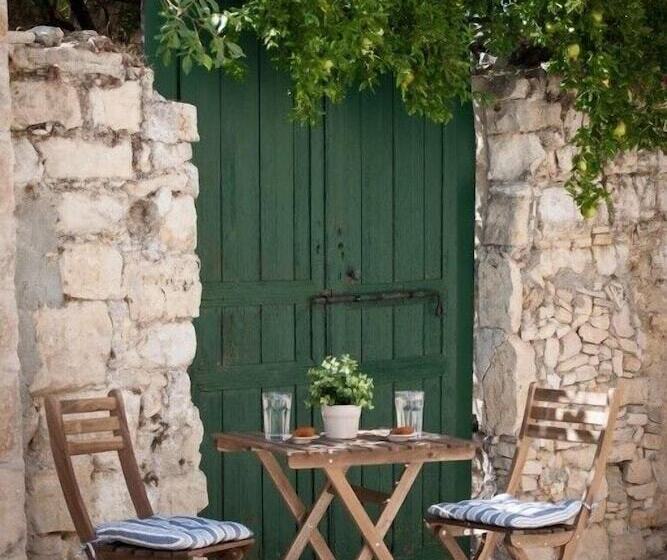 فندق Oinoessa Traditional Boutique Guest Houses