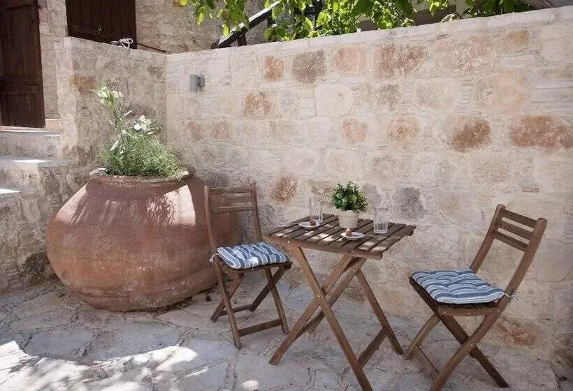 هتل Oinoessa Traditional Boutique Guest Houses