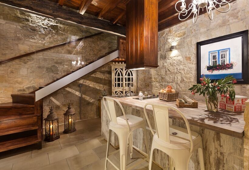 فندق Oinoessa Traditional Boutique Guest Houses