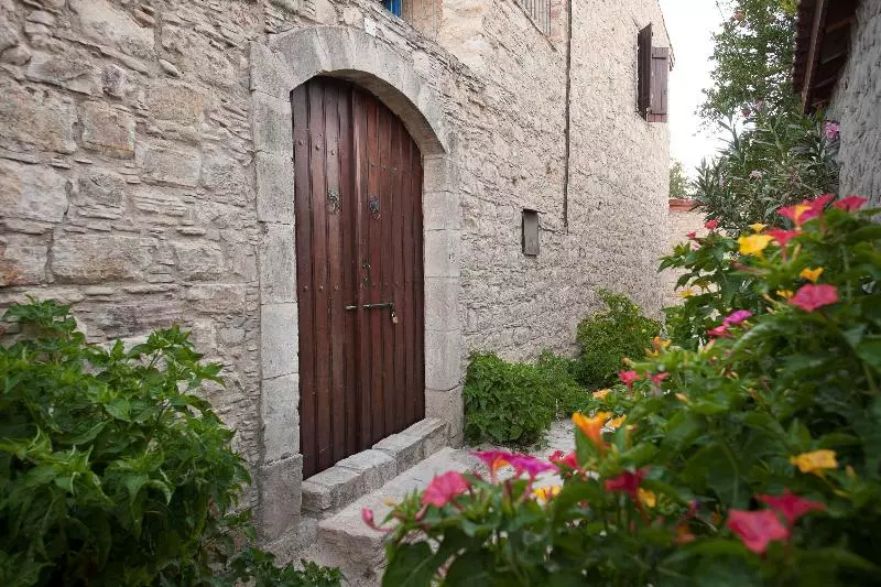 هتل Oinoessa Traditional Boutique Guest Houses