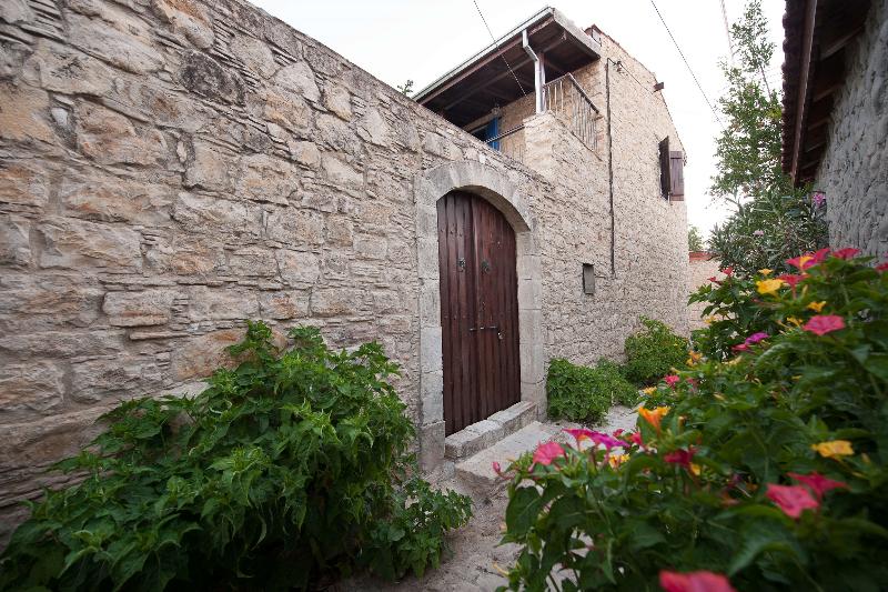 فندق Oinoessa Traditional Boutique Guest Houses