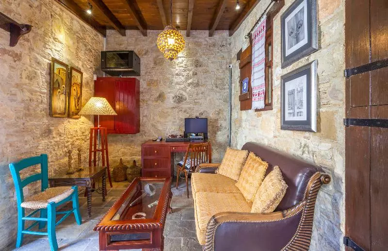 هتل Oinoessa Traditional Boutique Guest Houses