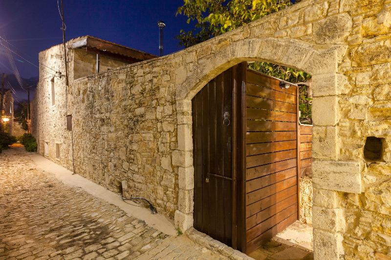 فندق Oinoessa Traditional Boutique Guest Houses