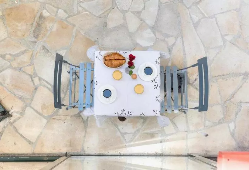 هتل Pierre Nicole