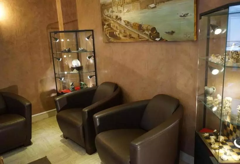 هتل Pierre Nicole