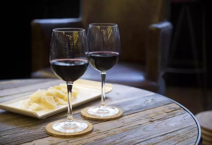 هتل Praktik Vinoteca